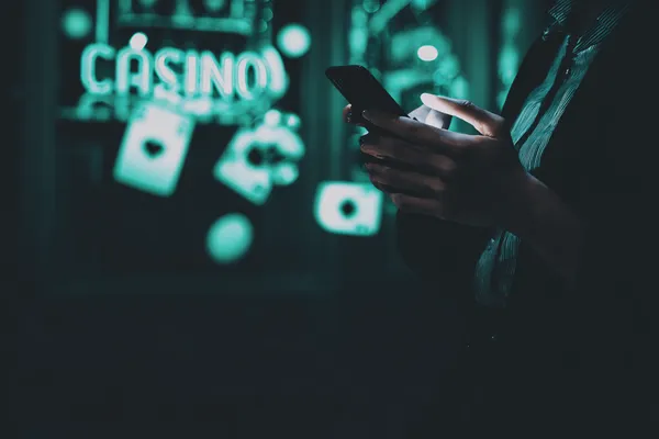 CD444 মেম্বার লগইন — ফিরে যান আপনার ব্যক্তিগত ড্যাশবোর্ডে ক্যাসিনো-থিমযুক্ত ব্যাকগ্রাউন্ডে কেউ তার ডিভাইস ব্যবহার করছেন—যা CD444–এ মসৃণভাবে অ্যাকাউন্টে পুনরায় প্রবেশের অভিজ্ঞতাকে তুলে ধরে।